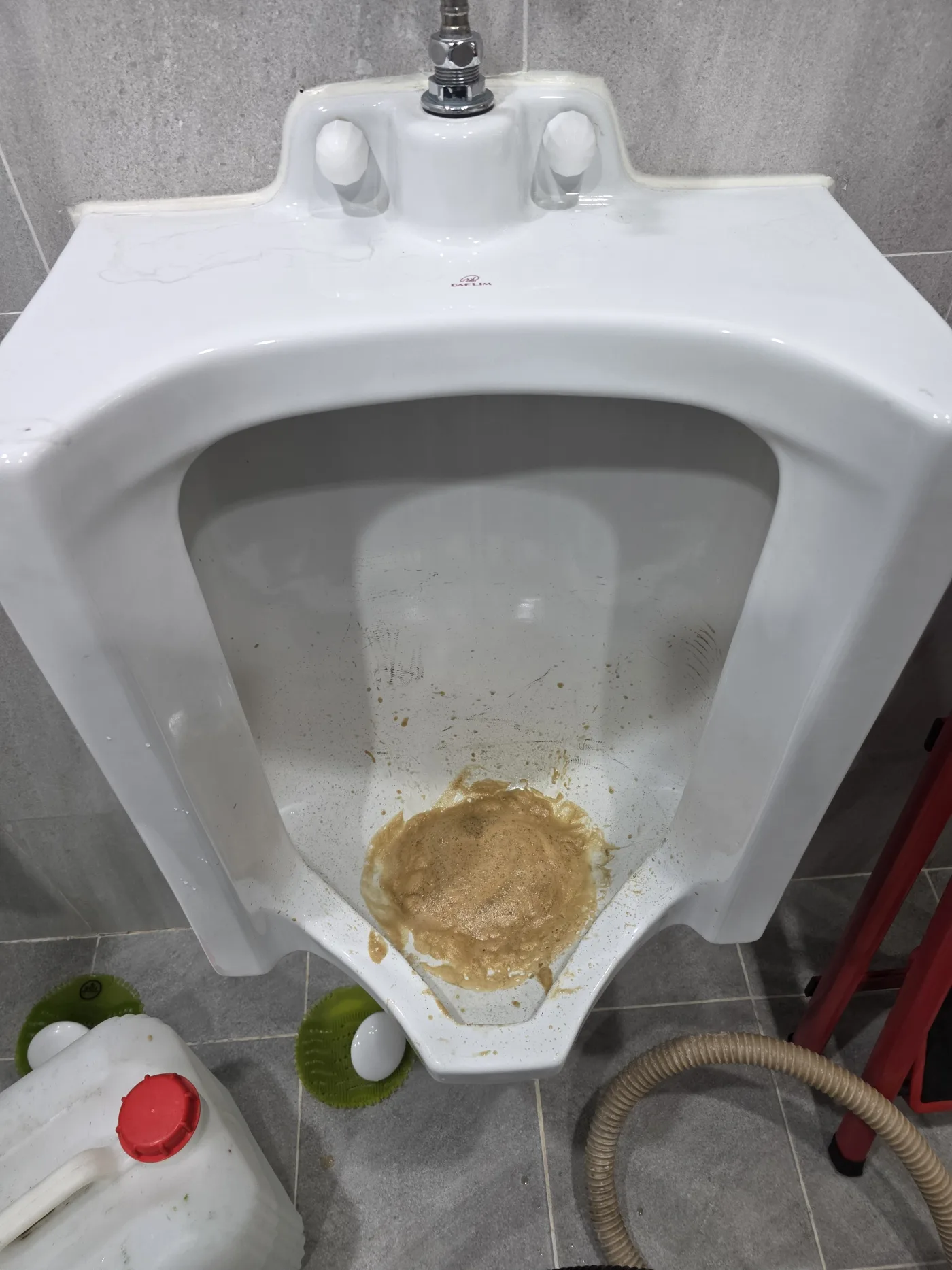 용인 소변기막힘 용인 상가 화장실 소변기막힘 작업 전