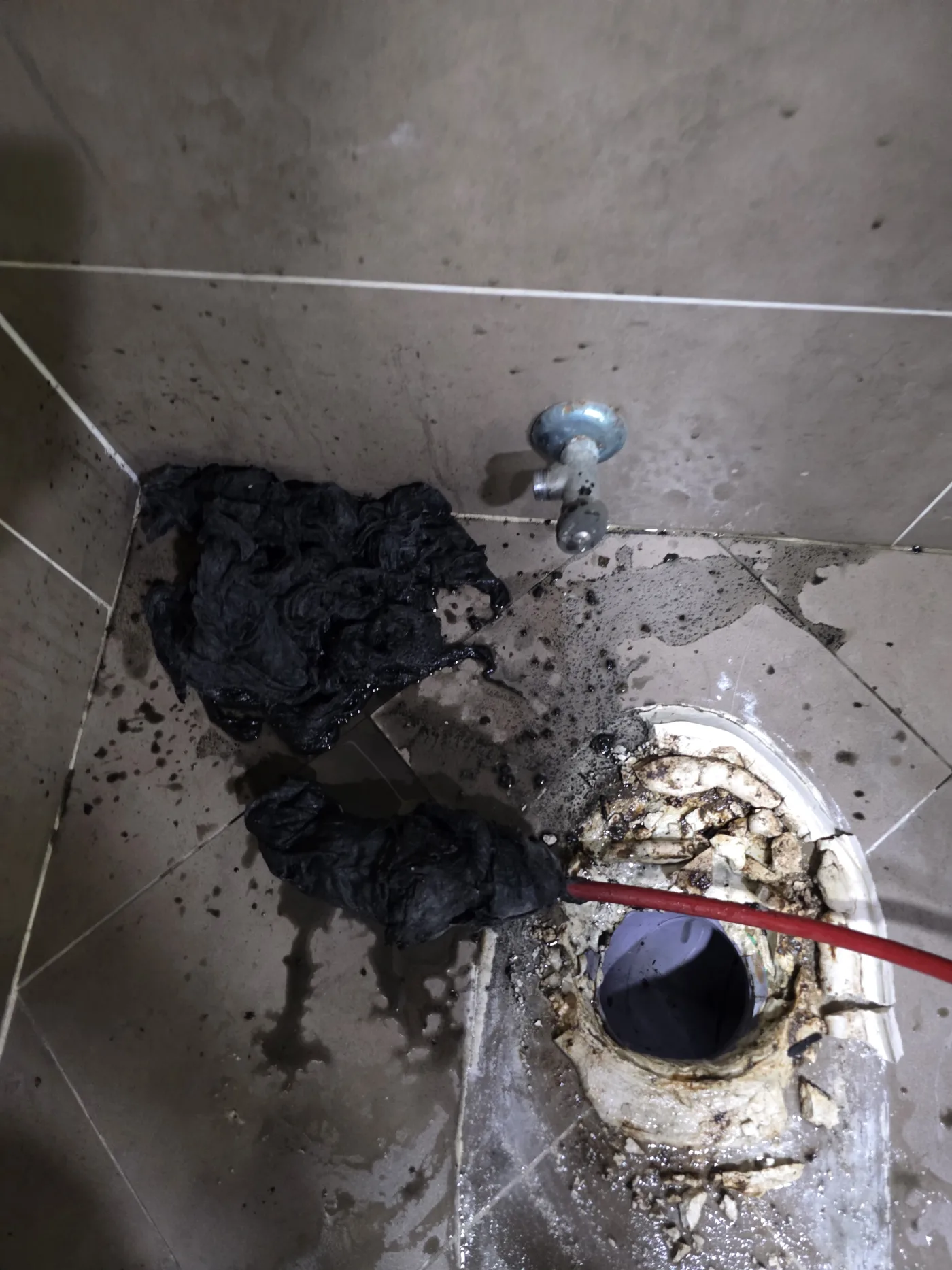 수원 상가건물 변기막힘 수원 상가 변기막힘 작업 전